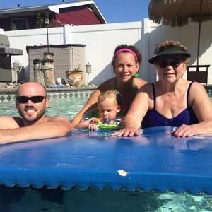 Meet your Posher, Elise